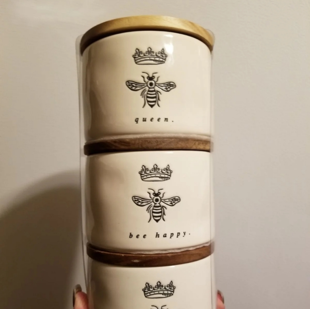 NEW RAE DUNN CROWN ICON BEE STACKABLE CELLARS - Picture 2 of 3